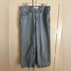 Hollister Women's Low-Rise Baggy Jeans Size 30 Blue Light Wash